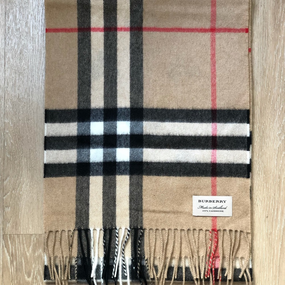 Burberry Cashmere scarf, nova check and big heart print